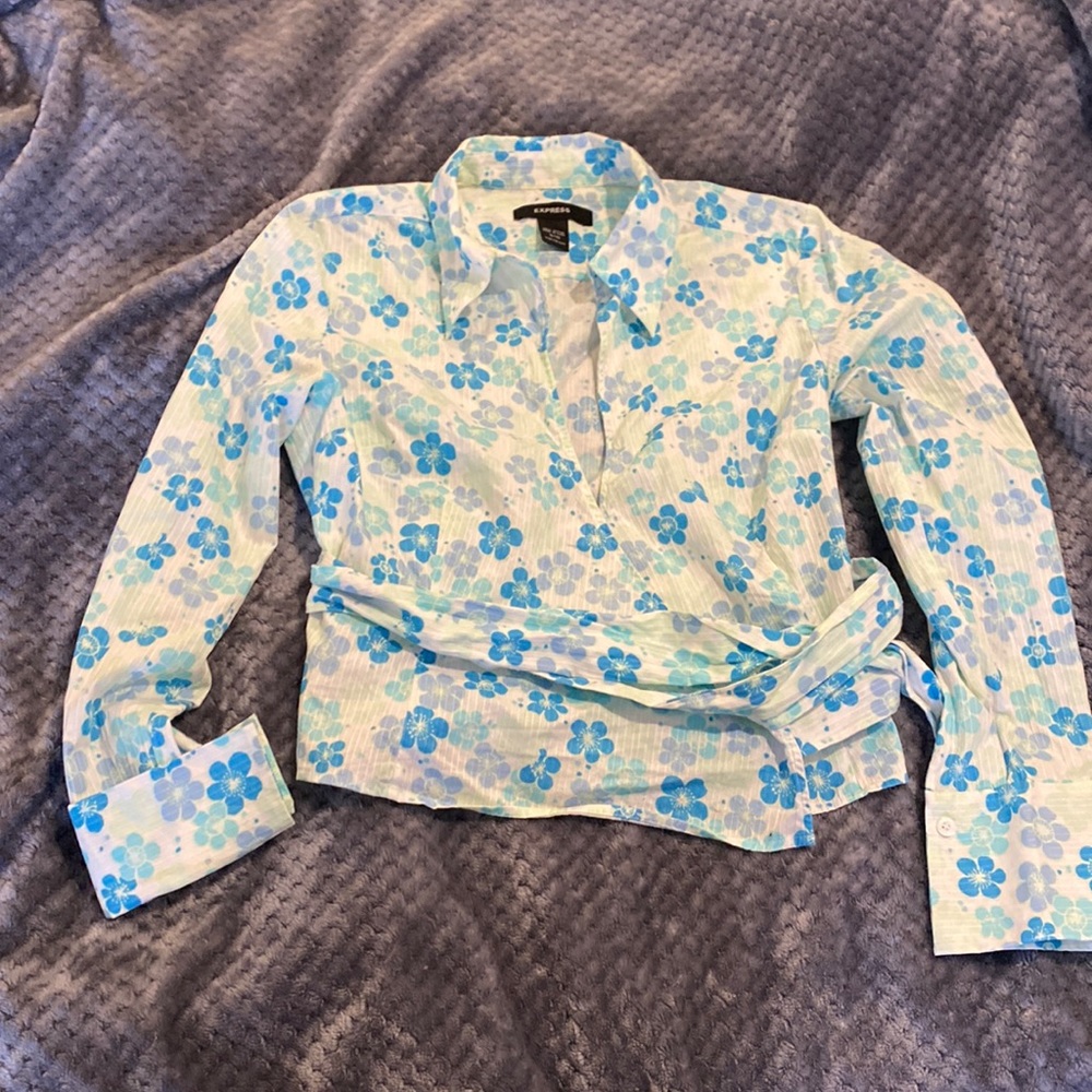 GC Express sz9/10 blue and white floral wrap top